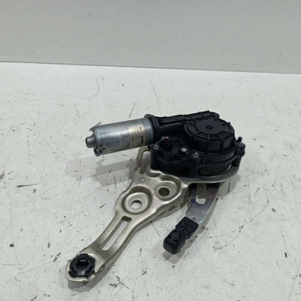 Motor Abertura Porta Malas Mercedes C300 2023 2024 Detalhe