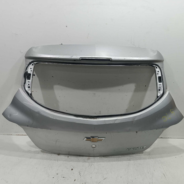 Tampa Traseira Onix 2015 2016 2017 2018 Detalhe